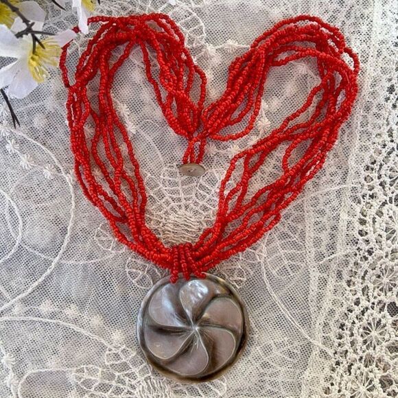 Vintage carved Mother of Pearl Shell & Red Seed Bead Button Necklace - Picture 2 of 8